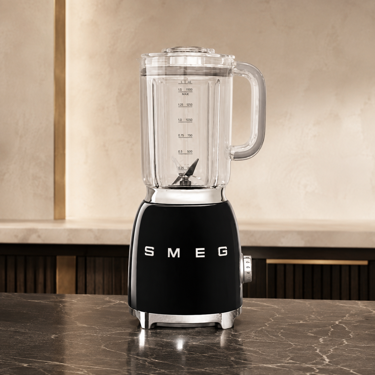 Smeg BLF01 1.5L Blender – Glossy Black