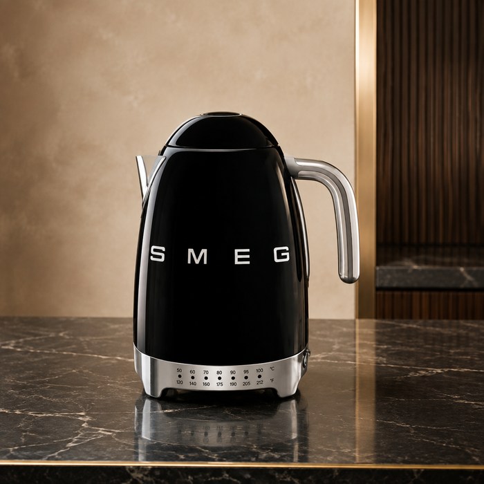 Smeg KLF04 Variable-Temperature Kettle – Glossy Black